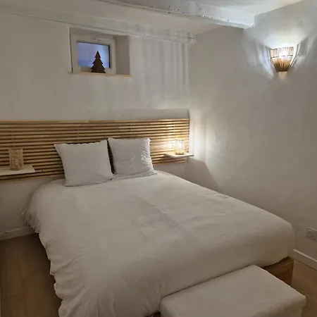 Apartment T2 En Centre Historique De Avec Wifi *
